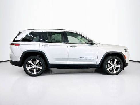 Used 2023 Jeep Grand Cherokee 4WD 4xe image 10