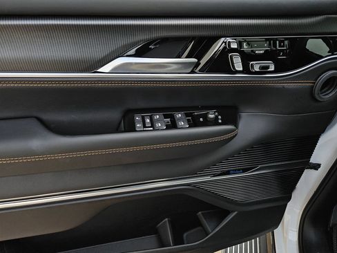 New 2026 Jeep Grand Wagoneer L Summit AWD/4WD image 18