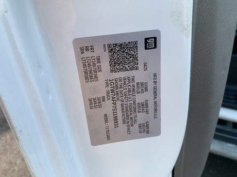 Used 2025 GMC Savana 2500 w/ Driver Convenience Package RWD image 12