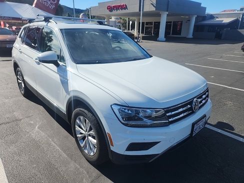Used 2018 Volkswagen Tiguan SE w/ Panoramic Sunroof Package image 7