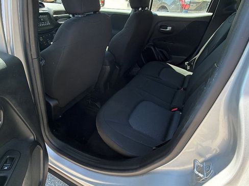 Used 2020 Jeep Renegade Sport w/ UConnect 7.0 Group FWD image 23