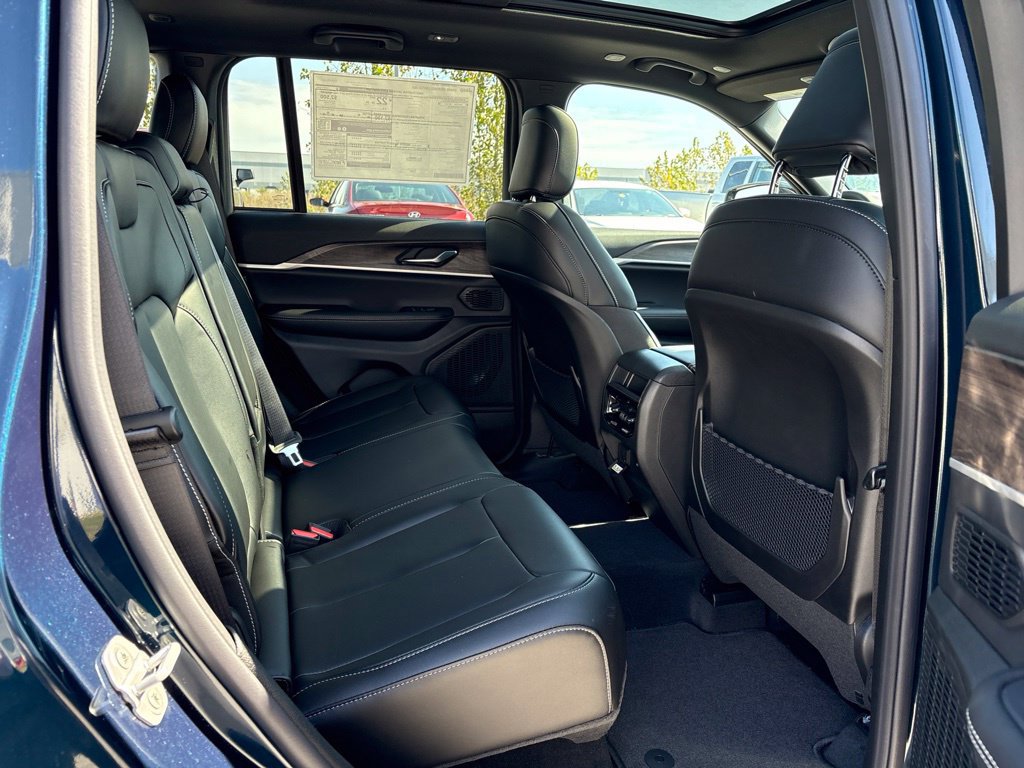 New 2027 Jeep Grand Cherokee Limited AWD/4WD image 23