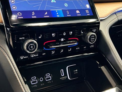 Used 2023 Jeep Grand Cherokee Summit image 16