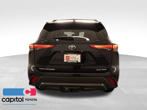Certified 2023 Toyota Highlander XLE AWD/4WD image 4