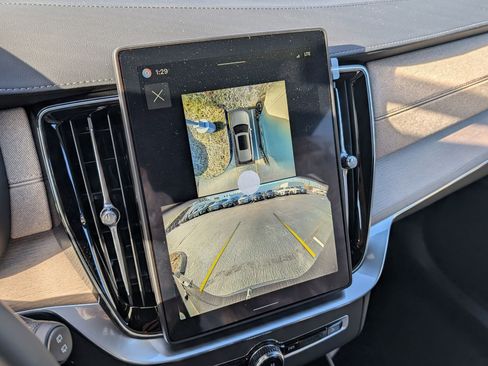 New 2026 Volvo XC90 B6 Plus w/ Protection Package Premier image 18