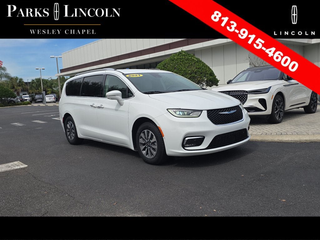 Used 2021 Chrysler Pacifica Touring-L w/ Uconnect Theater Family Group FWD image 1