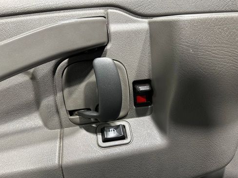 Used 2020 GMC Savana 2500 Extended w/ Enhanced Convenience Package RWD image 24