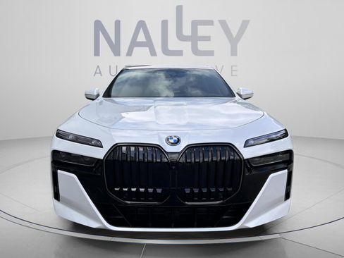 Used 2025 BMW 750e xDrive w/ Executive Package image 7