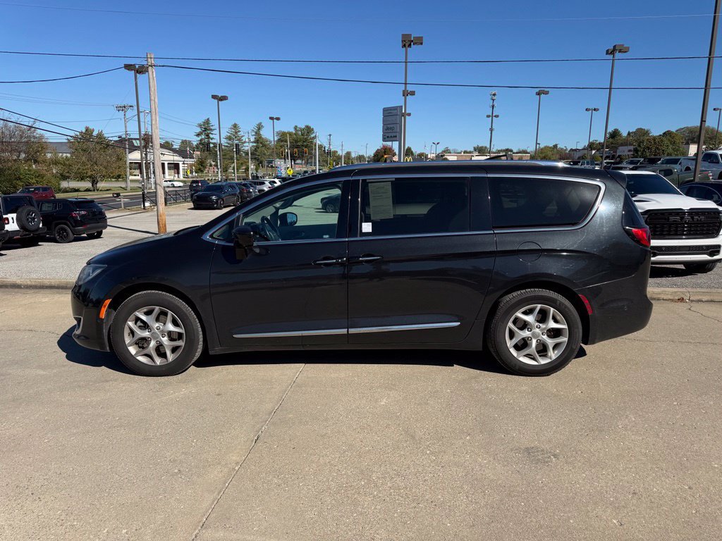 Used 2017 Chrysler Pacifica Touring-L Plus w/ Advanced Safetytec Group FWD image 9
