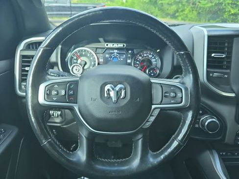 Used 2019 RAM 1500 Big Horn AWD/4WD image 17
