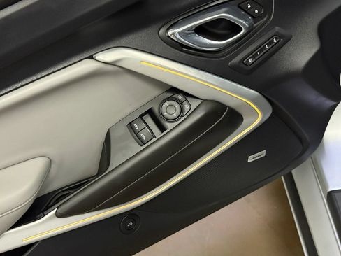 Used 2016 Chevrolet Camaro SS RWD image 11