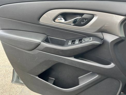 Used 2023 Chevrolet Traverse LT image 18