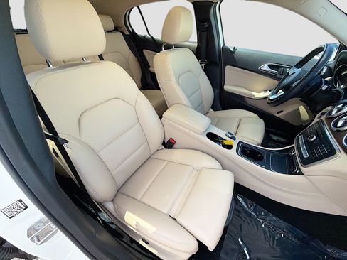 Used 2019 Mercedes-Benz GLA 250 image 14