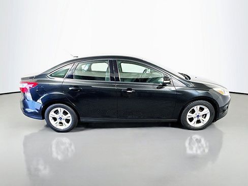 Used 2014 Ford Focus SE w/ SE Winter Package FWD image 8