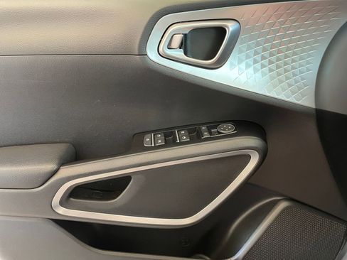 Used 2025 Kia Soul LX w/ LX Technology Package image 18