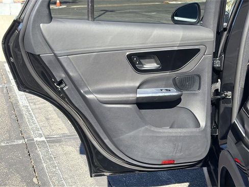 Used 2024 Mercedes-Benz GLC 300 image 21