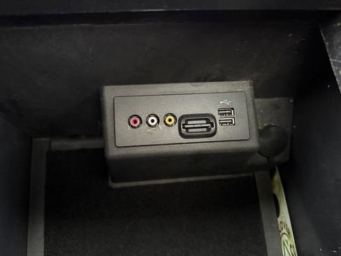 Used 2013 Ford F150 Platinum image 22