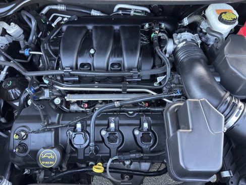 Used 2019 Ford Explorer XLT w/ Equipment Group 201A AWD/4WD image 28