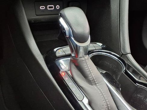 Used 2022 Buick Encore GX Essence w/ Experience Buick Package FWD image 14