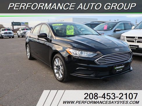 Used 2017 Ford Fusion SE image 1