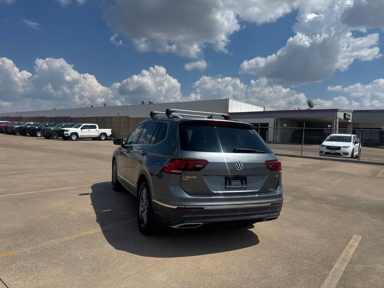 Used 2018 Volkswagen Tiguan SEL Premium FWD image 18