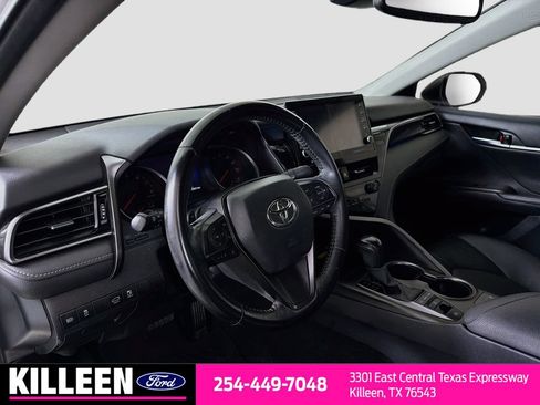 Used 2022 Toyota Camry XSE FWD image 11