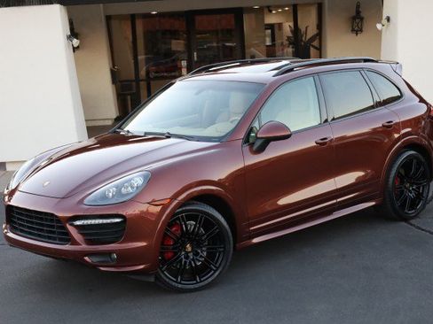 Used 2013 Porsche Cayenne GTS image 4