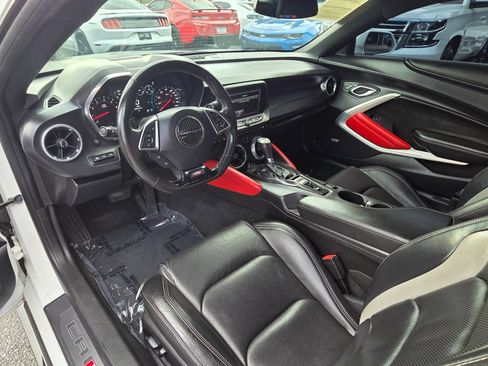 Used 2016 Chevrolet Camaro SS RWD image 13
