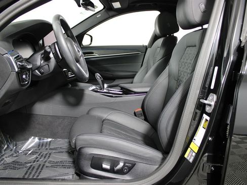 Used 2023 BMW 530e w/ M Sport Package image 26