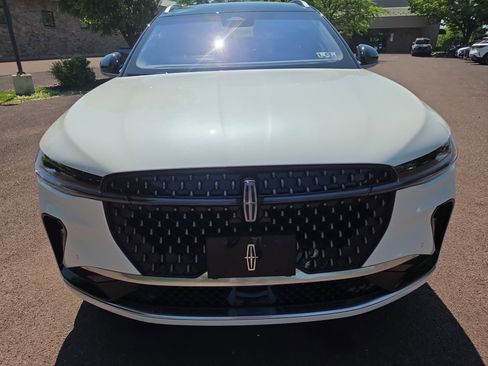 Used 2024 Lincoln Nautilus Black Label AWD/4WD image 8