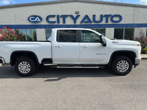 Used 2022 Chevrolet Silverado 2500 LT w/ Convenience Package AWD/4WD image 3