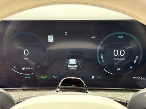 Used 2025 Hyundai Santa Fe Limited FWD image 27