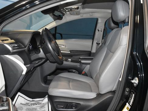 Used 2023 Toyota Sienna XLE FWD image 6