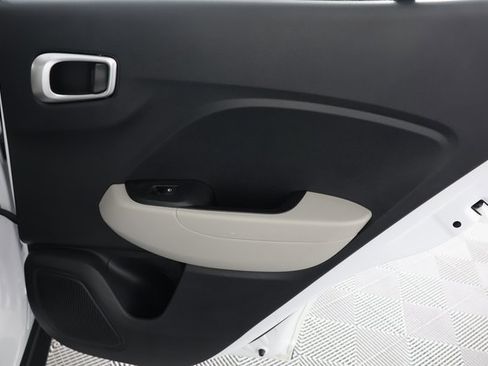 Used 2023 Hyundai Venue SEL image 25