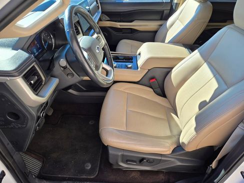 Used 2023 Ford Expedition Max XLT image 6