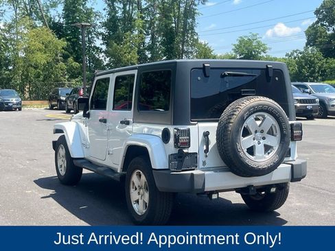 Used 2012 Jeep Wrangler Unlimited Sahara w/ Connectivity Group AWD/4WD image 5