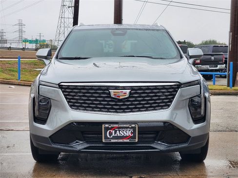 Used 2024 Cadillac XT4 Premium Luxury image 2