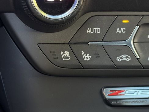 Used 2016 Chevrolet Corvette Z06 w/ 3LZ Preferred Equipment Group image 6