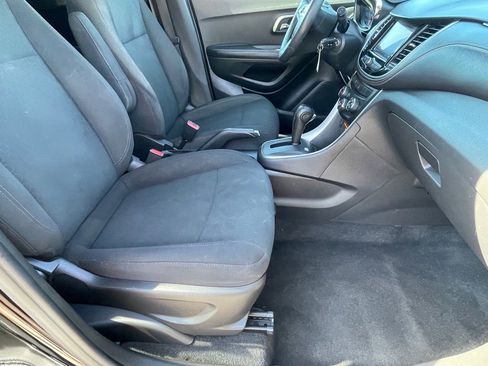 Used 2022 Chevrolet Trax LS w/ Tint and Cruise Package image 10