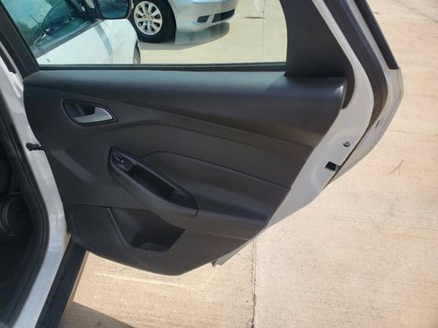 Used 2016 Ford Focus SE w/ Interior Protection Package FWD image 8