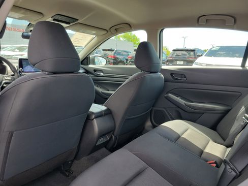 Used 2025 Nissan Altima 2.5 SV FWD image 14