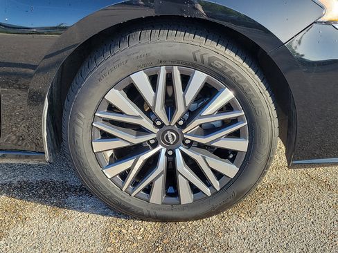 Used 2024 Nissan Altima 2.5 SV image 7