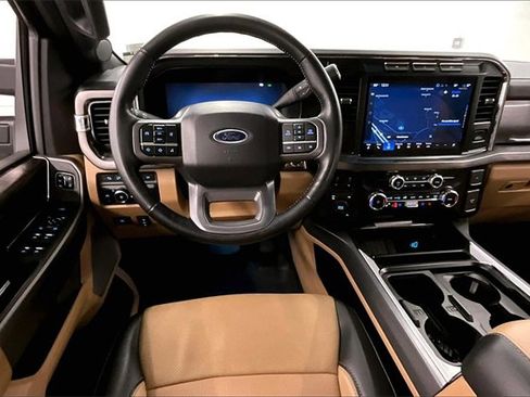 Used 2024 Ford F250 Lariat w/ Black Appearance Package image 5