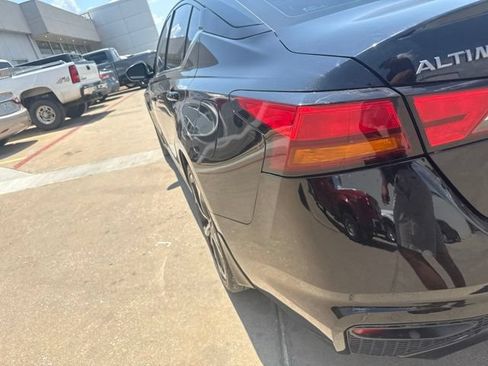 Used 2024 Nissan Altima 2.5 SR FWD image 9