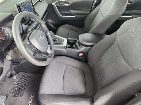 Used 2021 Toyota RAV4 XLE w/ Convenience Package FWD image 12