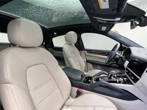 Certified 2023 Porsche Cayenne GTS AWD/4WD image 18