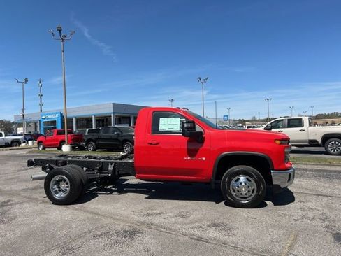 New 2026 Chevrolet Silverado 3500 LT w/ Convenience Package AWD/4WD image 2