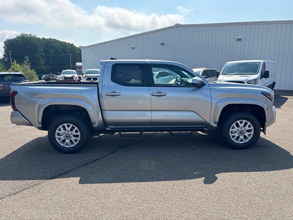 Certified 2026 Toyota Tacoma SR5 AWD/4WD image 8