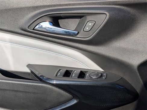 Used 2025 Chevrolet Trax LT w/ LT Convenience Package image 14