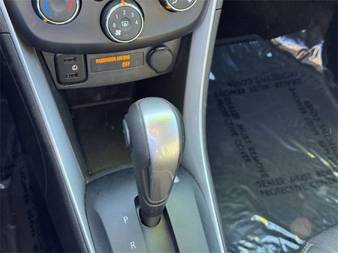 Certified 2022 Chevrolet Trax LT w/ LT Convenience Package image 16